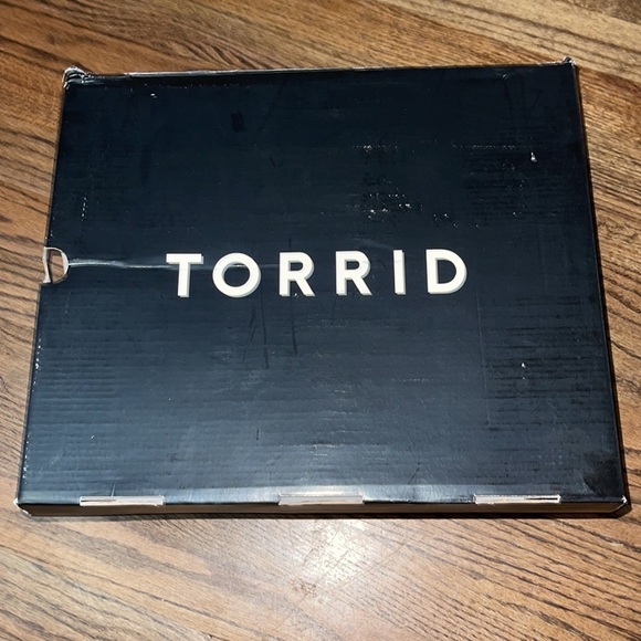 TORRID BOOTS NWT FAUX LEATHER DUAL BUCKLE KNEE-HIGH BOOTS - Picture 13 of 14